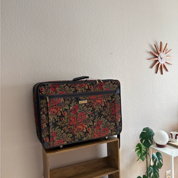 Vintage Floral Tapestry Rolling Luggage - Picture 3 of 10